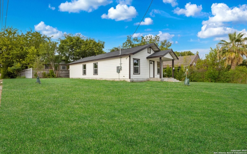 1502 Menchaca, San Antonio, TX 78207, 3 Bedrooms Bedrooms, ,2 BathroomsBathrooms,Residential,For Sale,1502 Menchaca,0,1898741