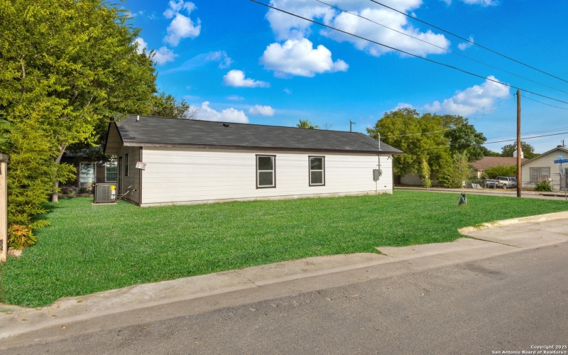 1502 Menchaca, San Antonio, TX 78207, 3 Bedrooms Bedrooms, ,2 BathroomsBathrooms,Residential,For Sale,1502 Menchaca,0,1898741