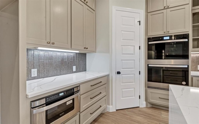 2408 Candlestick Drive, Granbury, TX 76049, 4 Habitaciones Habitaciones , ,3 BañosBaños,Residential,En Venta,2408 Candlestick Drive,0,21138434