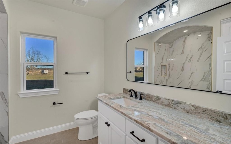 2408 Candlestick Drive, Granbury, TX 76049, 4 Habitaciones Habitaciones , ,3 BañosBaños,Residential,En Venta,2408 Candlestick Drive,0,21138434