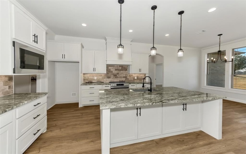 801 Holiday Hills Drive, Mineral Wells, TX 76067, 4 Habitaciones Habitaciones , ,2 BañosBaños,Residential,En Venta,801 Holiday Hills Drive,0,21142794