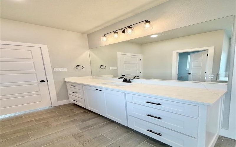 2008 Collin Street, Weatherford, TX 76085, 4 Bedrooms Bedrooms, ,3 BathroomsBathrooms,Residential,For Sale,2008 Collin Street,0,21146004