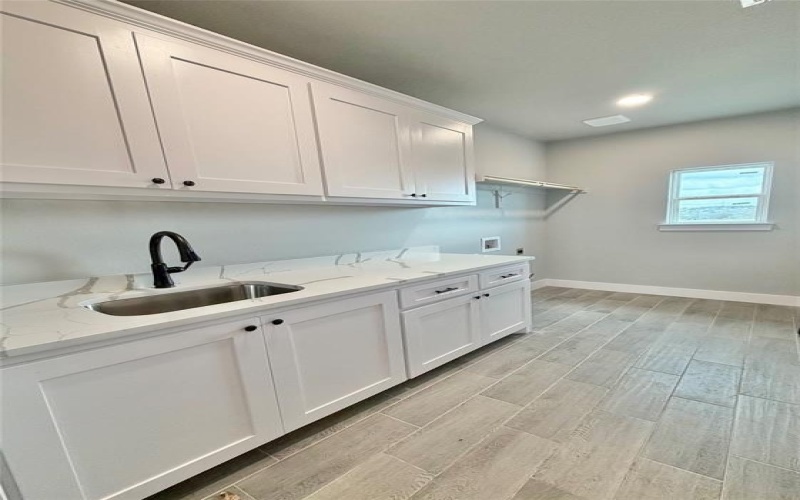 2008 Collin Street, Weatherford, TX 76085, 4 Bedrooms Bedrooms, ,3 BathroomsBathrooms,Residential,For Sale,2008 Collin Street,0,21146004