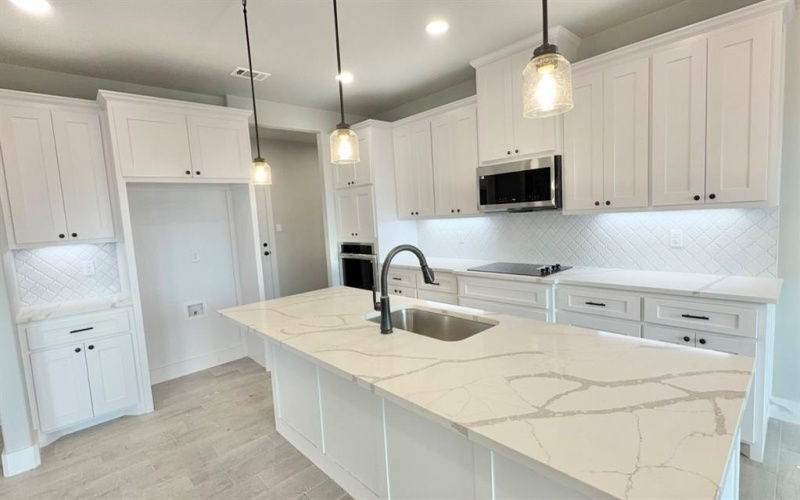 2008 Collin Street, Weatherford, TX 76085, 4 Bedrooms Bedrooms, ,3 BathroomsBathrooms,Residential,For Sale,2008 Collin Street,0,21146004