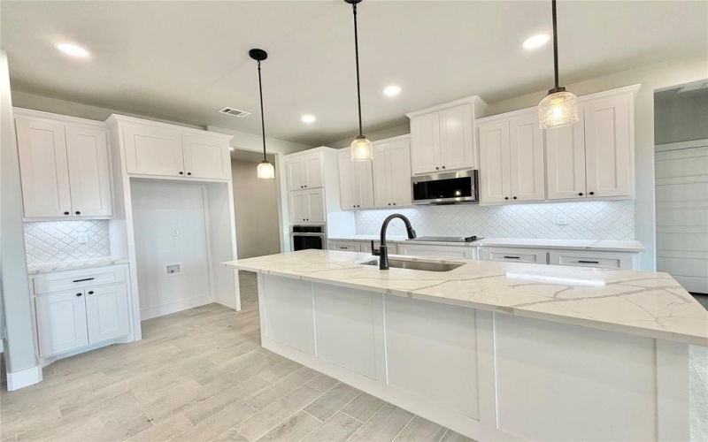 2008 Collin Street, Weatherford, TX 76085, 4 Bedrooms Bedrooms, ,3 BathroomsBathrooms,Residential,For Sale,2008 Collin Street,0,21146004