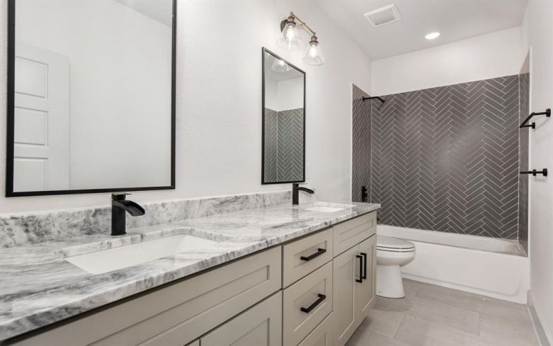 5639 Barkridge Drive, Granbury, TX 76048, 3 Habitaciones Habitaciones , ,2 BañosBaños,Residential,En Venta,5639 Barkridge Drive,0,21146221