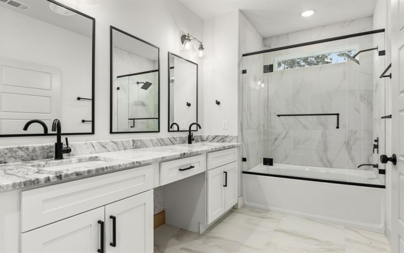 5703 Barkridge Drive, Granbury, TX 76048, 3 Bedrooms Bedrooms, ,2 BathroomsBathrooms,Residential,For Sale,5703 Barkridge Drive,0,21146225