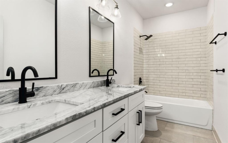 5703 Barkridge Drive, Granbury, TX 76048, 3 Bedrooms Bedrooms, ,2 BathroomsBathrooms,Residential,For Sale,5703 Barkridge Drive,0,21146225