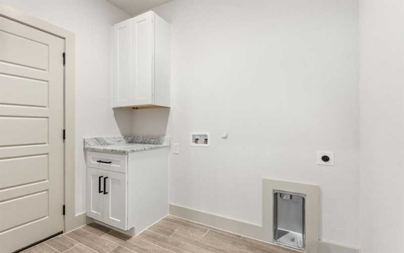 5703 Barkridge Drive, Granbury, TX 76048, 3 Bedrooms Bedrooms, ,2 BathroomsBathrooms,Residential,For Sale,5703 Barkridge Drive,0,21146225