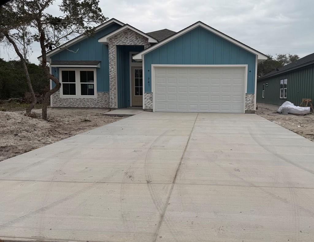 741 S 10TH ST, Aransas Pass, TX 78336, 3 Habitaciones Habitaciones , ,2 BañosBaños,Residential,En Venta,741 S 10TH ST,0,149283