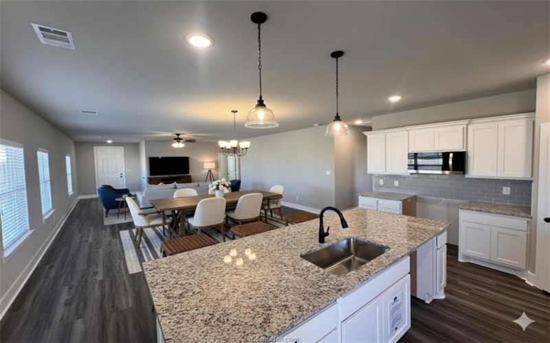 1227 Patriot Drive, College Station, TX 77845, 3 Habitaciones Habitaciones , ,2 BañosBaños,Residential,En Venta,1227 Patriot Drive,0,25013341