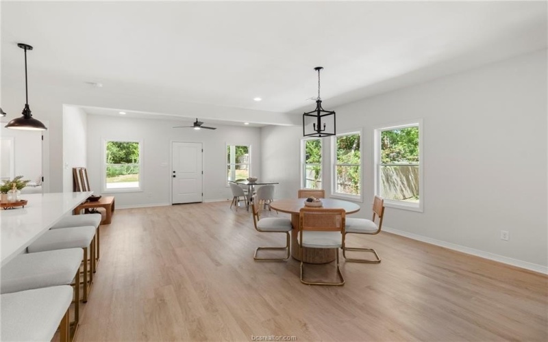 1104 Berkeley Street, College Station, TX 77840, 4 Habitaciones Habitaciones , ,5 BañosBaños,Residential,En Venta,1104 Berkeley Street,0,26000228