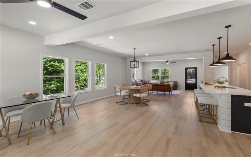 1104 Berkeley Street, College Station, TX 77840, 4 Habitaciones Habitaciones , ,5 BañosBaños,Residential,En Venta,1104 Berkeley Street,0,26000228