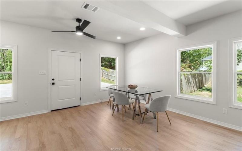 1104 Berkeley Street, College Station, TX 77840, 4 Habitaciones Habitaciones , ,5 BañosBaños,Residential,En Venta,1104 Berkeley Street,0,26000228