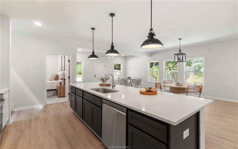 1104 Berkeley Street, College Station, TX 77840, 4 Habitaciones Habitaciones , ,5 BañosBaños,Residential,En Venta,1104 Berkeley Street,0,26000228