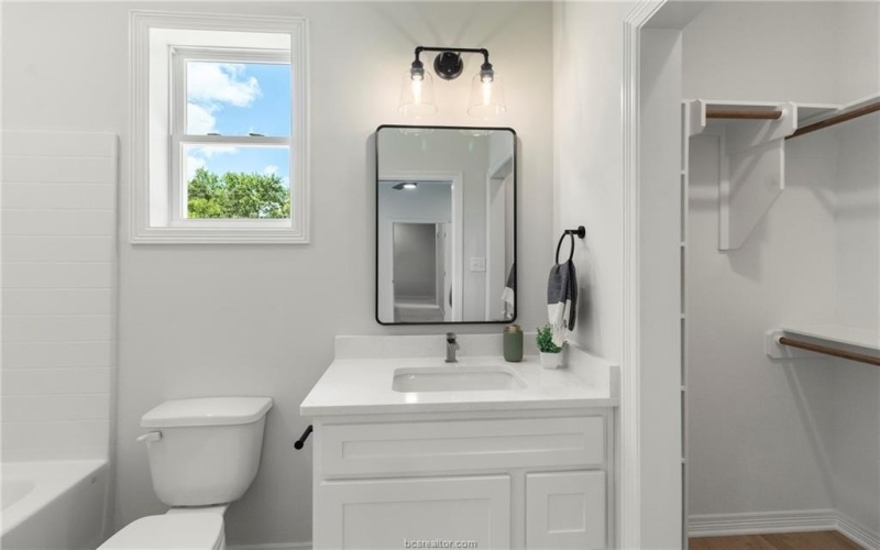 1104 Berkeley Street, College Station, TX 77840, 4 Habitaciones Habitaciones , ,5 BañosBaños,Residential,En Venta,1104 Berkeley Street,0,26000228