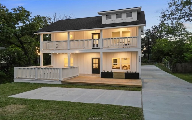 1104 Berkeley Street, College Station, TX 77840, 4 Habitaciones Habitaciones , ,5 BañosBaños,Residential,En Venta,1104 Berkeley Street,0,26000228