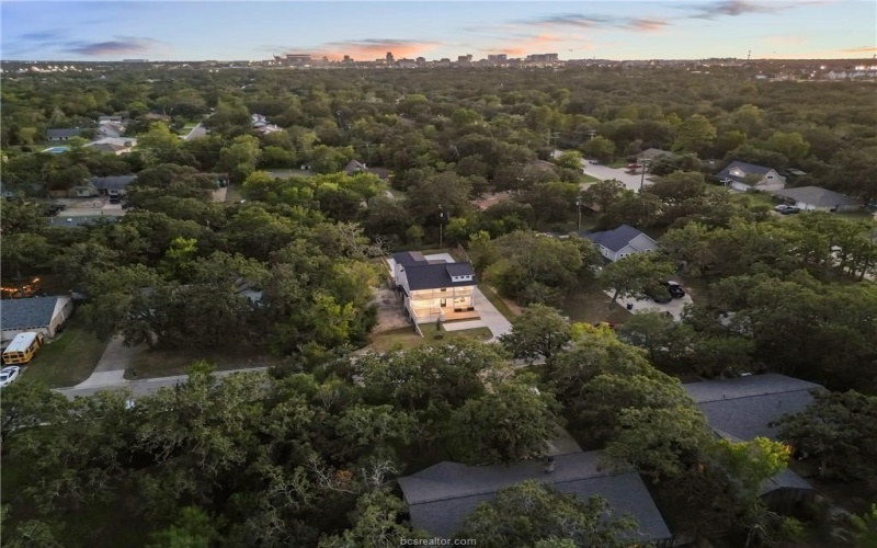 1104 Berkeley Street, College Station, TX 77840, 4 Habitaciones Habitaciones , ,5 BañosBaños,Residential,En Venta,1104 Berkeley Street,0,26000228