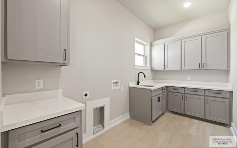 3630 MATTIE LN, HARLINGEN, TX 78550, 4 Habitaciones Habitaciones , ,3 BañosBaños,Residential,En Venta,3630 MATTIE LN,0,29771031