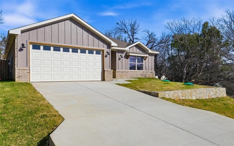 3611 Broken Bow Drive, Granbury, TX 76048, 3 Bedrooms Bedrooms, ,2 BathroomsBathrooms,Residential,For Sale,3611 Broken Bow Drive,0,21143646