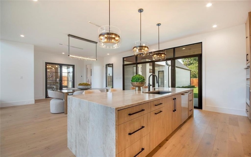 7619 Kenwell Street, Dallas, TX 75209, 4 Habitaciones Habitaciones , ,5 BañosBaños,Residential,En Venta,7619 Kenwell Street,0,21146759