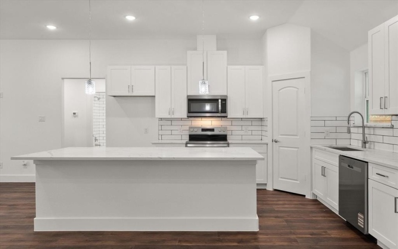 401 N Goodman Avenue, Kerens, TX 75144, 3 Habitaciones Habitaciones , ,2 BañosBaños,Residential,En Venta,401 N Goodman Avenue,0,21147145