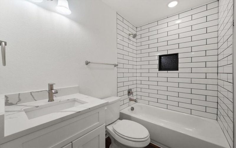 401 N Goodman Avenue, Kerens, TX 75144, 3 Habitaciones Habitaciones , ,2 BañosBaños,Residential,En Venta,401 N Goodman Avenue,0,21147145