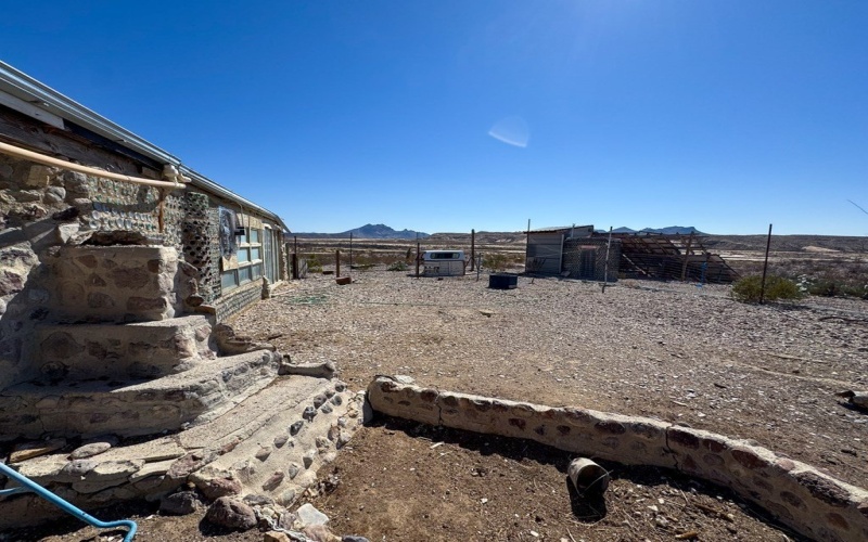 400 N Smiling Dog Trail, Terlingua, TX 79830, 2 Habitaciones Habitaciones , ,2 BañosBaños,Residential,En Venta,400 N Smiling Dog Trail,0,158057