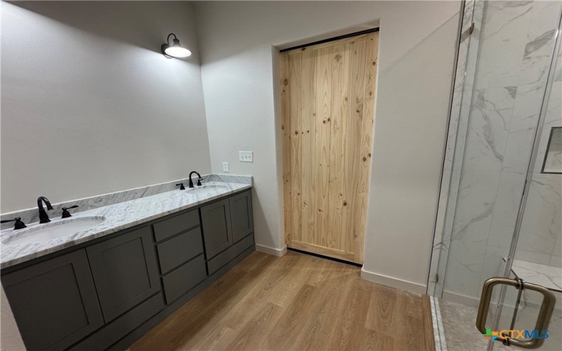 318 Warehouse Road, Victoria, TX 77905, 3 Habitaciones Habitaciones , ,2 BañosBaños,Residential,En Venta,318 Warehouse Road,0,601168