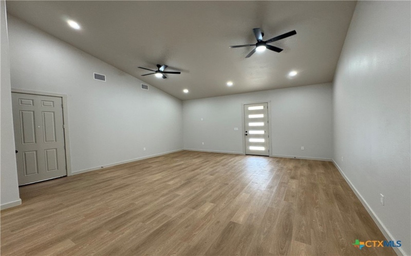 318 Warehouse Road, Victoria, TX 77905, 3 Habitaciones Habitaciones , ,2 BañosBaños,Residential,En Venta,318 Warehouse Road,0,601168