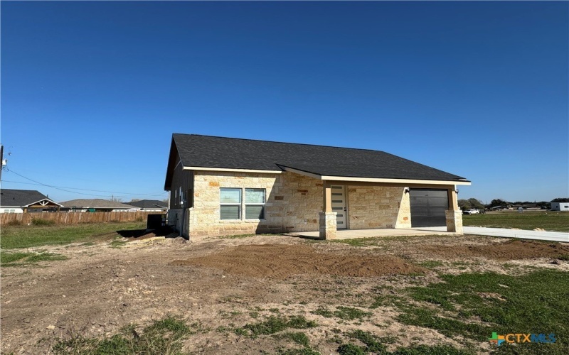 318 Warehouse Road, Victoria, TX 77905, 3 Habitaciones Habitaciones , ,2 BañosBaños,Residential,En Venta,318 Warehouse Road,0,601168