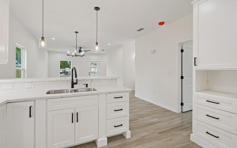 406 E Cortinas, Del Rio, TX 78840, 3 Habitaciones Habitaciones , ,2 BañosBaños,Residential,En Venta,406 E Cortinas,0,208003