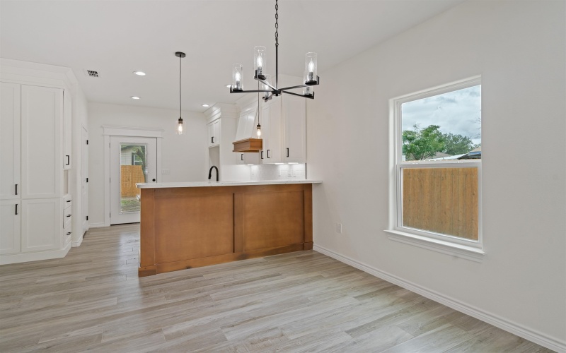 406 E Cortinas, Del Rio, TX 78840, 3 Habitaciones Habitaciones , ,2 BañosBaños,Residential,En Venta,406 E Cortinas,0,208003