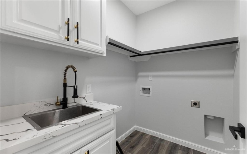 2105 Zinnia Street, Weslaco, TX 78596, 3 Habitaciones Habitaciones , ,2 BañosBaños,Residential,En Venta,2105 Zinnia Street,0,491614