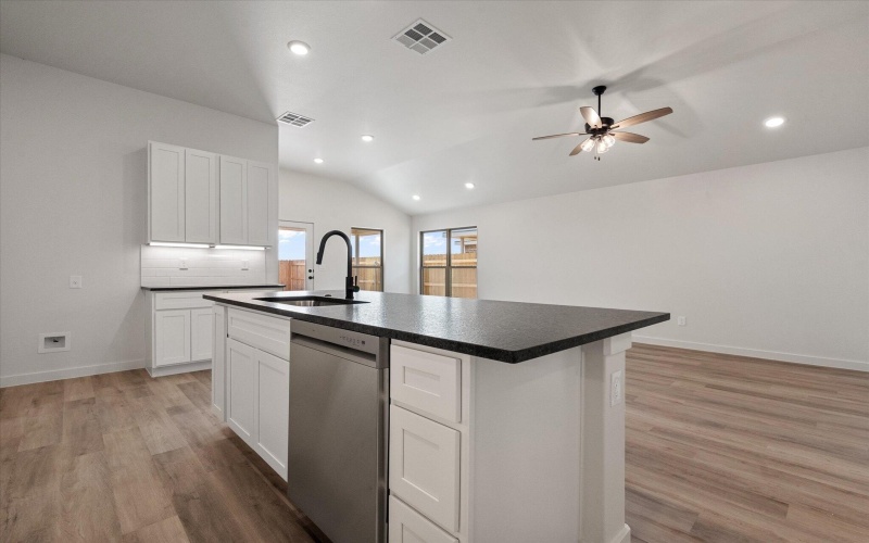 7103 14th Street, Lubbock, TX 79416, 4 Habitaciones Habitaciones , ,2 BañosBaños,Residential,En Venta,7103 14th Street,0,202600349