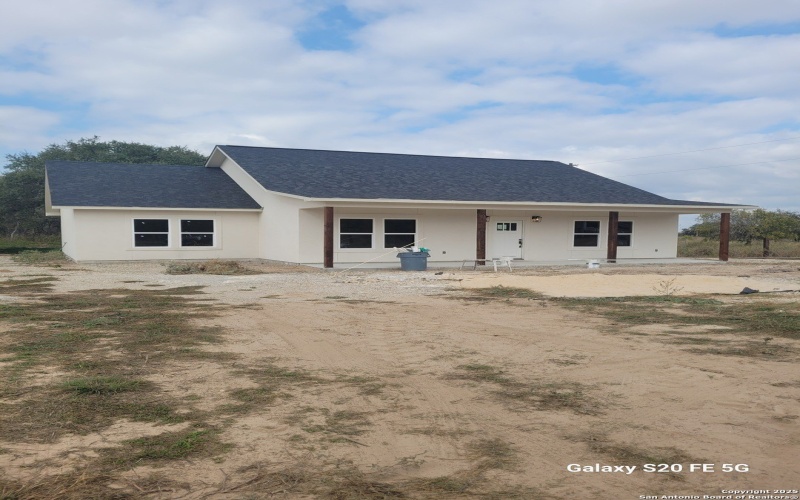 374 County Road 124, Floresville, TX 78114, 2 Bedrooms Bedrooms, ,2 BathroomsBathrooms,Residential,For Sale,374 County Road 124,0,1924359
