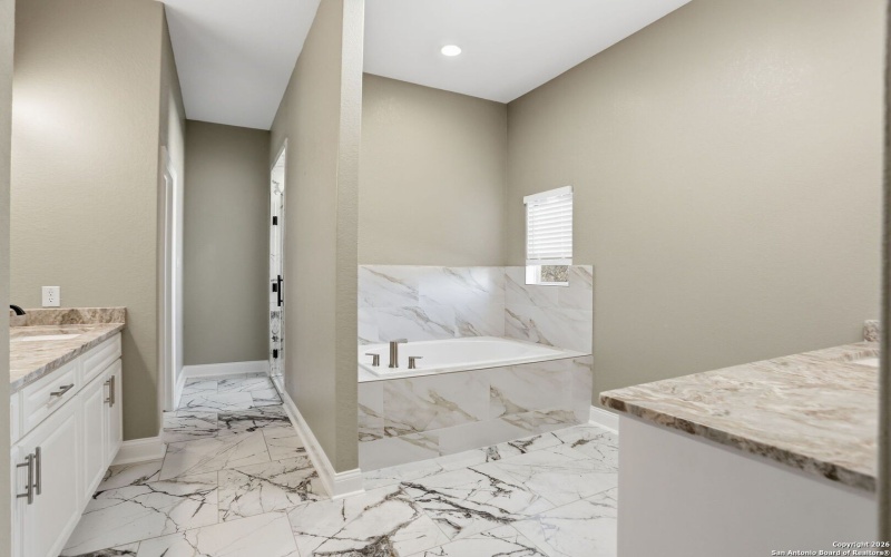 7802 Clearwater Blvd, Selma, TX 78154, 5 Bedrooms Bedrooms, ,5 BathroomsBathrooms,Residential,For Sale,7802 Clearwater Blvd,0,1932220