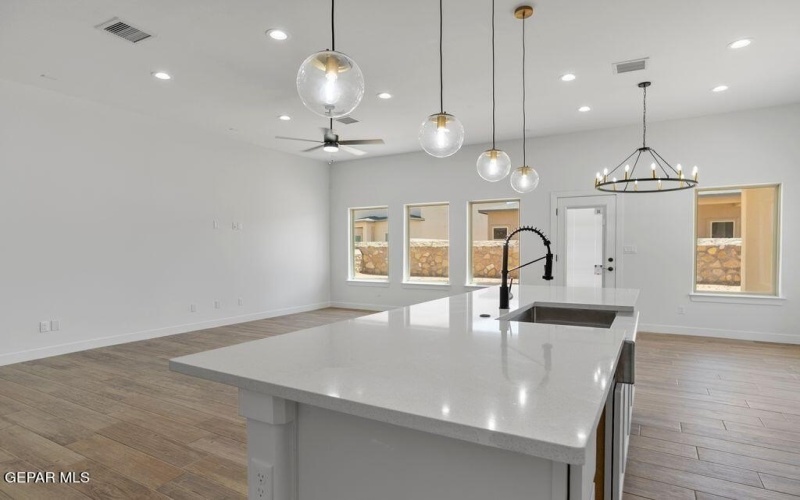 1112 Steel Hill Avenue, Santa Teresa, NM 88008, 4 Habitaciones Habitaciones , ,2 BañosBaños,Residential,En Venta,1112 Steel Hill Avenue,0,936150