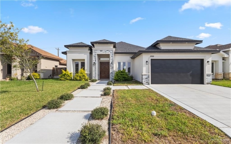 1300 S Waxahachie Street, Alton, TX 78573, 3 Habitaciones Habitaciones , ,2 BañosBaños,Residential,En Venta,1300 S Waxahachie Street,0,491656