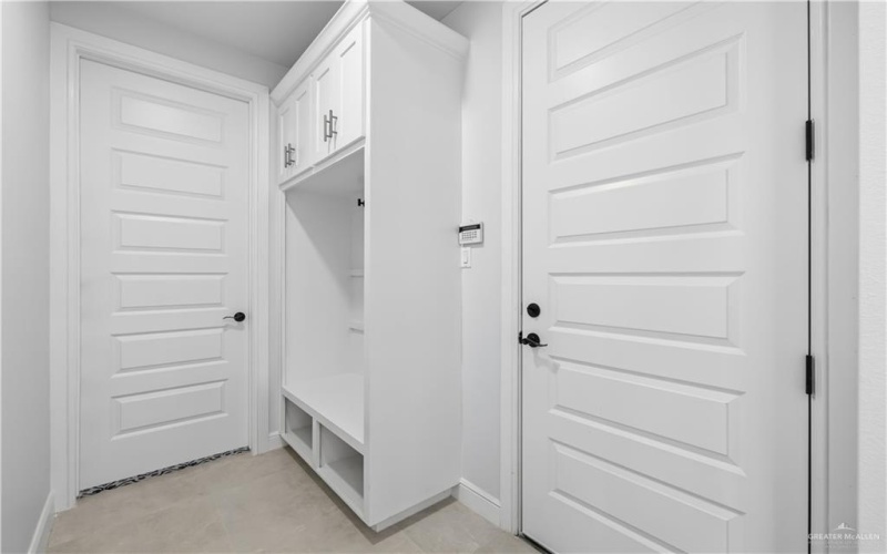 1300 S Waxahachie Street, Alton, TX 78573, 3 Habitaciones Habitaciones , ,2 BañosBaños,Residential,En Venta,1300 S Waxahachie Street,0,491656