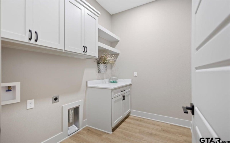 12181 Oak Grove Dr., Tyler, TX 75706, 4 Bedrooms Bedrooms, ,3 BathroomsBathrooms,Residential,For Sale,12181 Oak Grove Dr.,0,26000412