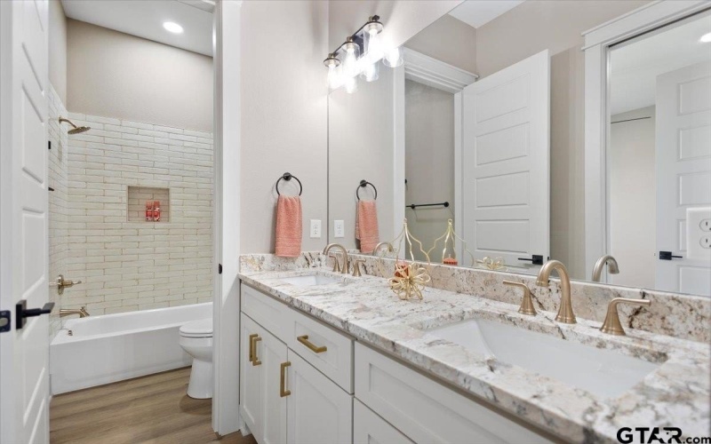 12181 Oak Grove Dr., Tyler, TX 75706, 4 Bedrooms Bedrooms, ,3 BathroomsBathrooms,Residential,For Sale,12181 Oak Grove Dr.,0,26000412