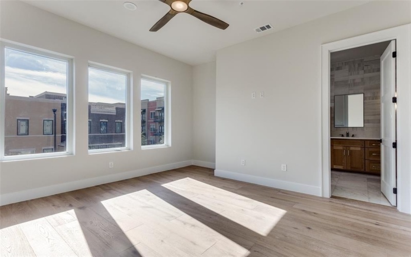 250 E Dallas Road #114, Grapevine, TX 76051, 3 Habitaciones Habitaciones , ,3 BañosBaños,Residential,En Venta,250 E Dallas Road,0,21134937