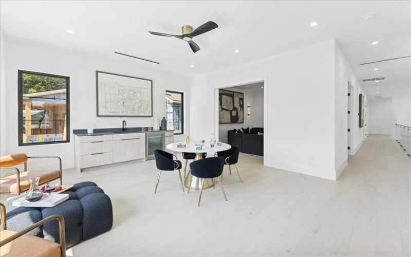 7111 Coronado Avenue, Dallas, TX 75214, 5 Bedrooms Bedrooms, ,6 BathroomsBathrooms,Residential,For Sale,7111 Coronado Avenue,0,21142085