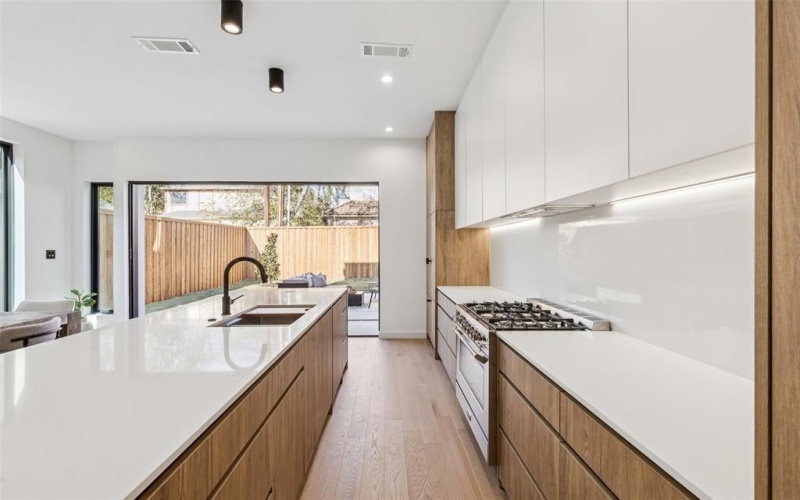 5635 Matalee Avenue, Dallas, TX 75206, 3 Habitaciones Habitaciones , ,2 BañosBaños,Residential,En Venta,5635 Matalee Avenue,0,21144843