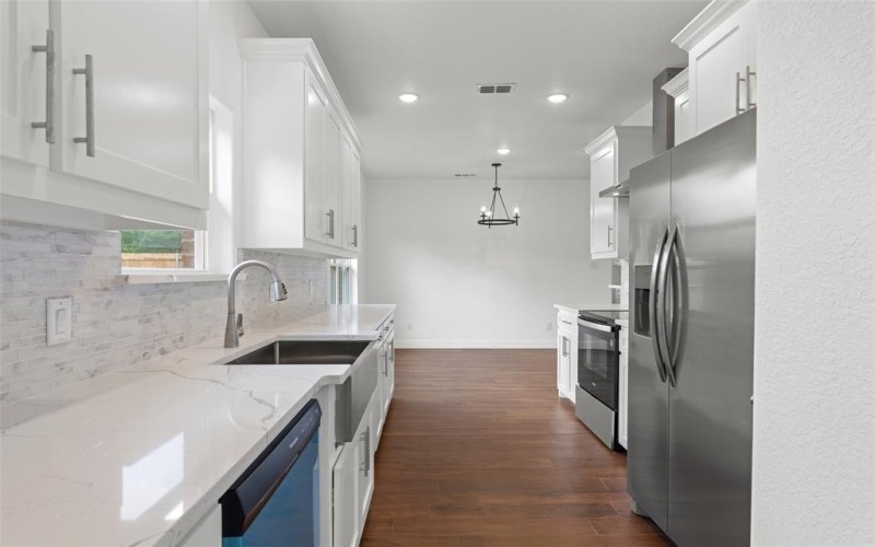 801 Comanche Cove Drive, Granbury, TX 76048, 3 Habitaciones Habitaciones , ,2 BañosBaños,Residential,En Venta,801 Comanche Cove Drive,0,21146133