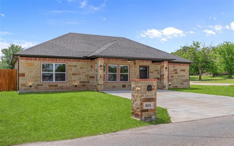 801 Comanche Cove Drive, Granbury, TX 76048, 3 Habitaciones Habitaciones , ,2 BañosBaños,Residential,En Venta,801 Comanche Cove Drive,0,21146133