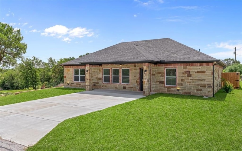 801 Comanche Cove Drive, Granbury, TX 76048, 3 Habitaciones Habitaciones , ,2 BañosBaños,Residential,En Venta,801 Comanche Cove Drive,0,21146133