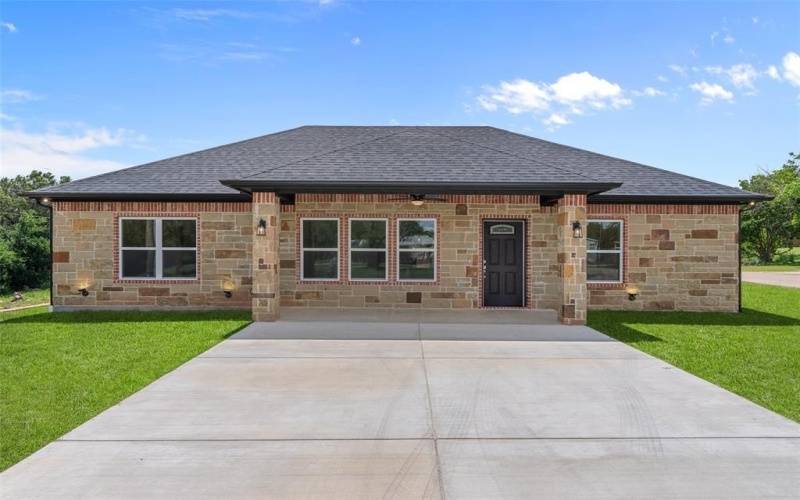 801 Comanche Cove Drive, Granbury, TX 76048, 3 Habitaciones Habitaciones , ,2 BañosBaños,Residential,En Venta,801 Comanche Cove Drive,0,21146133