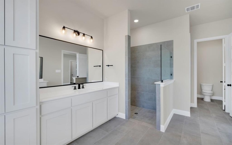 303 Crystal Lake Lane, Red Oak, TX 75154, 4 Habitaciones Habitaciones , ,3 BañosBaños,Residential,En Venta,303 Crystal Lake Lane,0,21147132